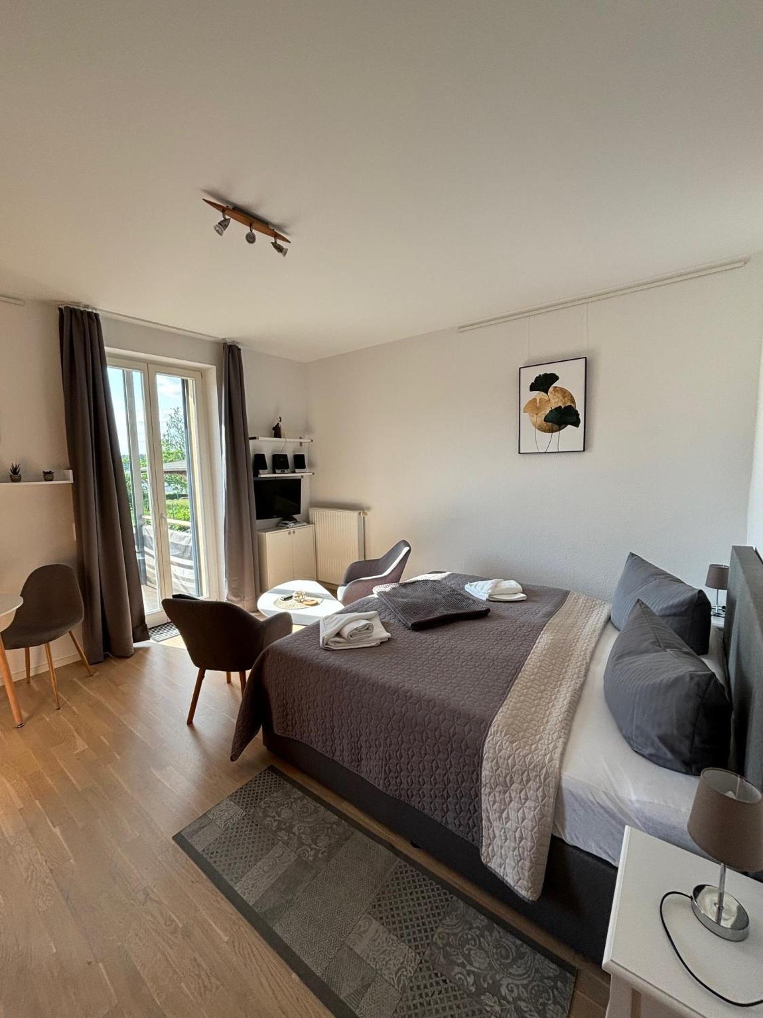 Einraumapartment Im Erdgeschoss Mit Seeblick Rheinsberg Exterior foto
